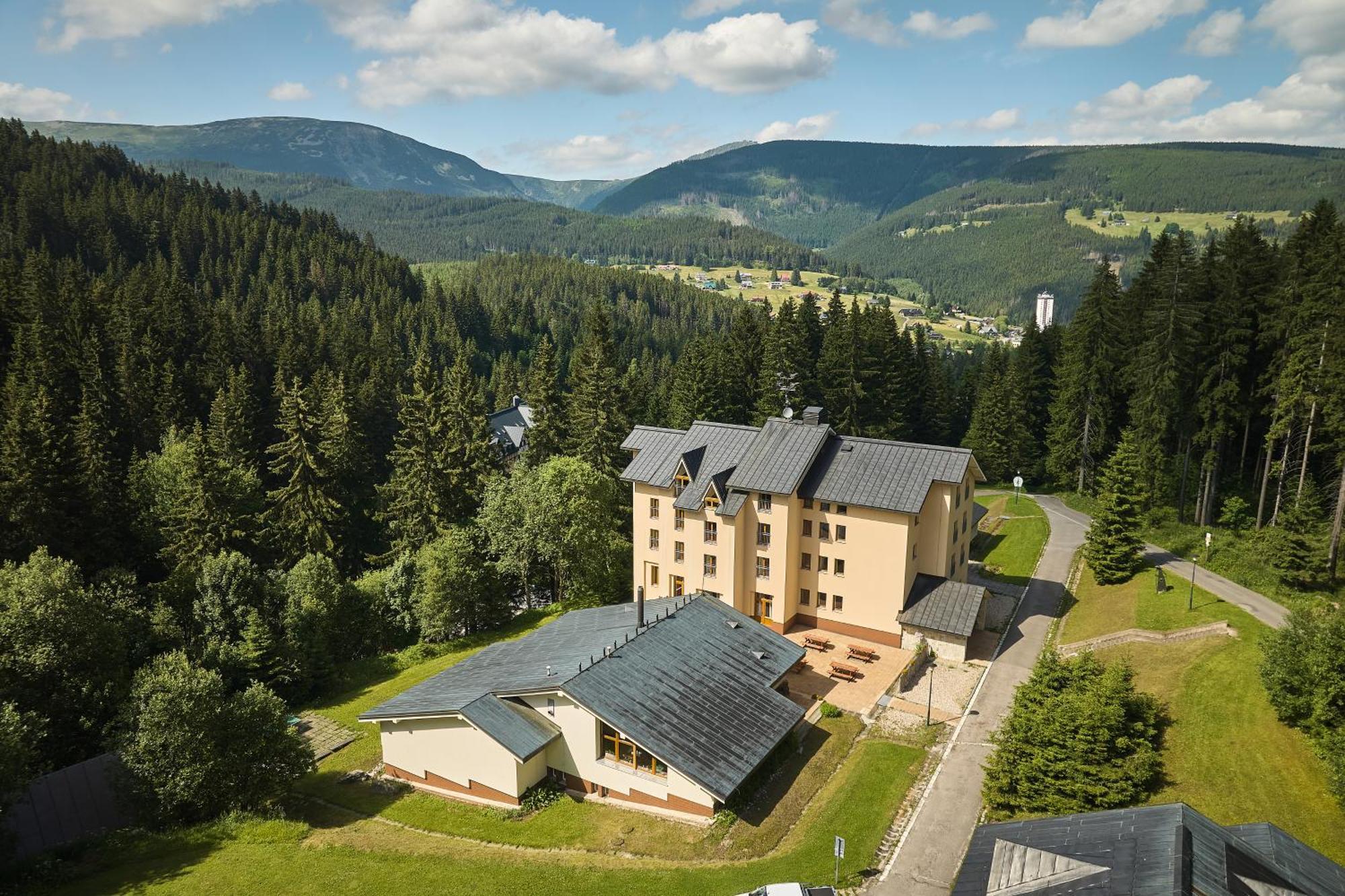 Poustevnik Apartments Пец под Снежка Екстериор снимка